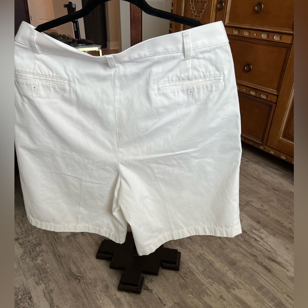 Jos A. Bank Mens WHITE Pleated Traveler Cotton Casual Shorts 35 - Picture 2 of 8
